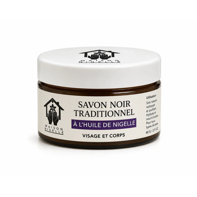 Pot de savon noir traditionnel à l'huile de nigelle, vue de face sur fond blanc