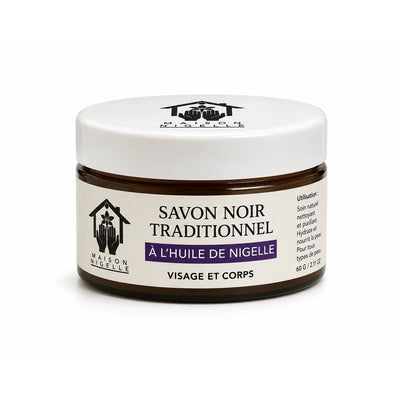 Pot de savon noir traditionnel à l'huile de nigelle, vue de face sur fond blanc