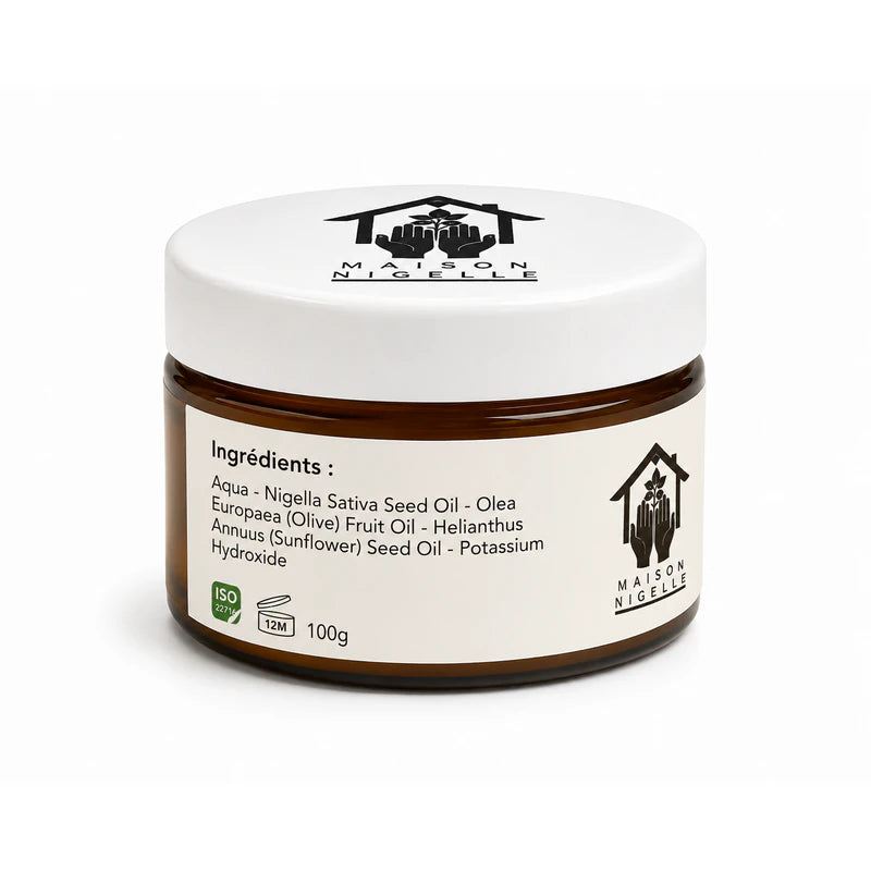 Vue arrière du pot de savon noir à la nigelle avec la liste des ingrédients